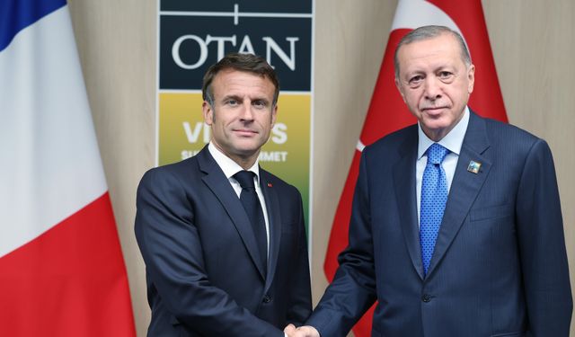 Erdoğan, Macron ile bir araya geldi!