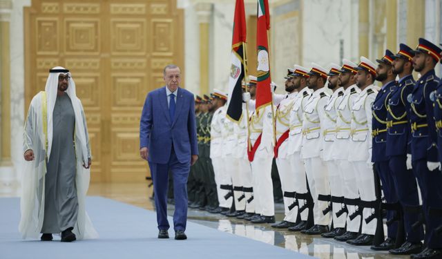 Erdoğan, BAE'de resmi törenle karşılandı!