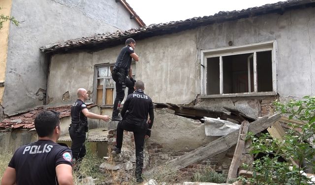 Terk edilmiş evlere polis baskını