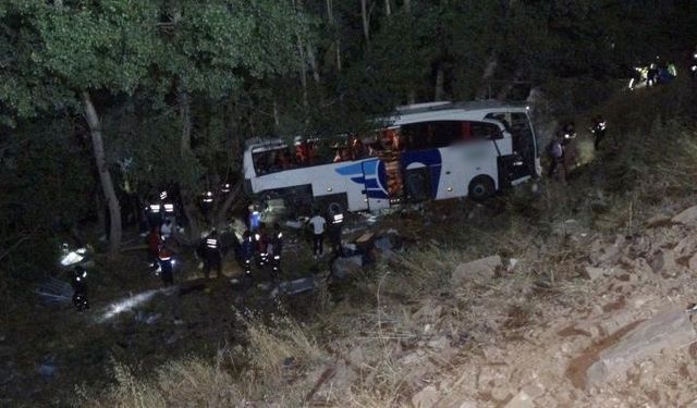 Yolcu otobüsü şarampole uçtu resmen katliam yaşandı