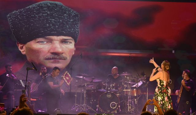 Musta Kemal aşkı ile dolu Arar konseri!