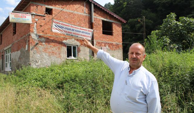 Bu pankartı görenler önce şaşırıyor sonra gülüyor