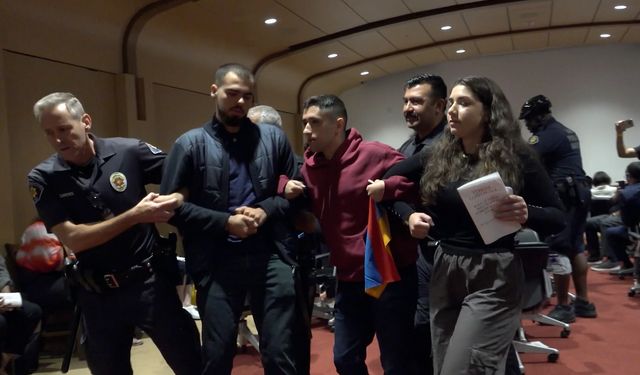 Türkiye konulu konferansta Ermenilerden provokasyon!