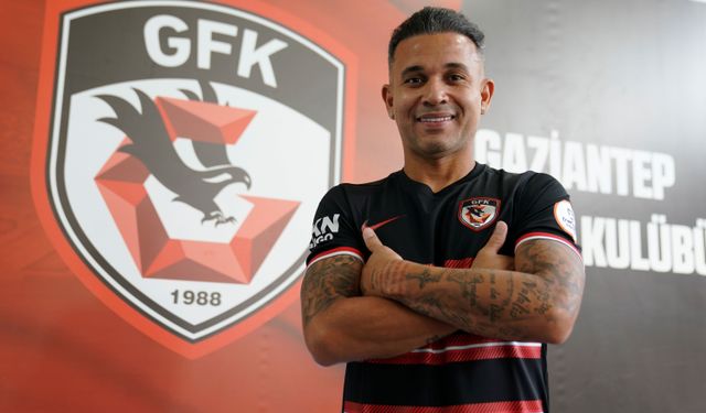 Eski futbolcusunu transfer etti!