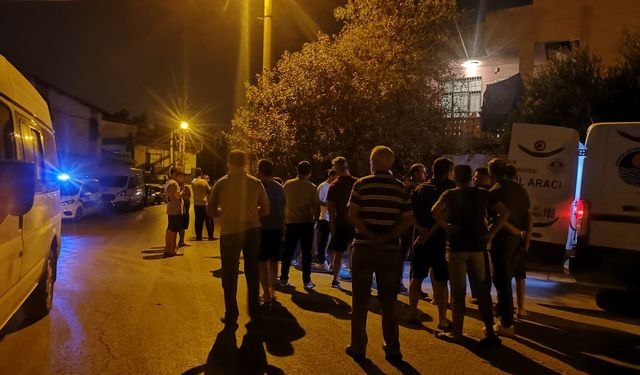 Yatak odasında kanlar içinde bulundu