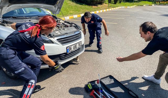 Otomobilin üzerine bırakılan not bir canı kurtardı!