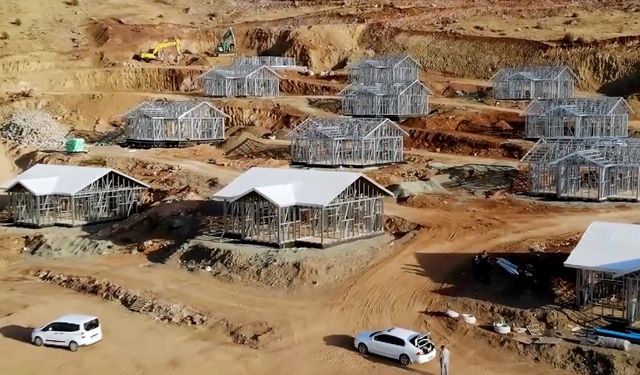 Deprem bölgesinde köy evleri hafif çelikten yapılacak