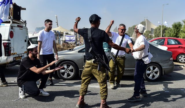 İnsan olan bunu yapmaz! İsrailli askerler katliamın gölgesinde dans etti