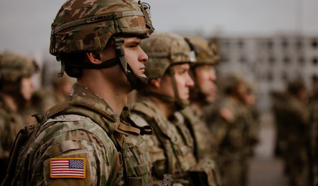 Pentagon yaklaşık 2 bin  askeri hazır duruma geçirdi!