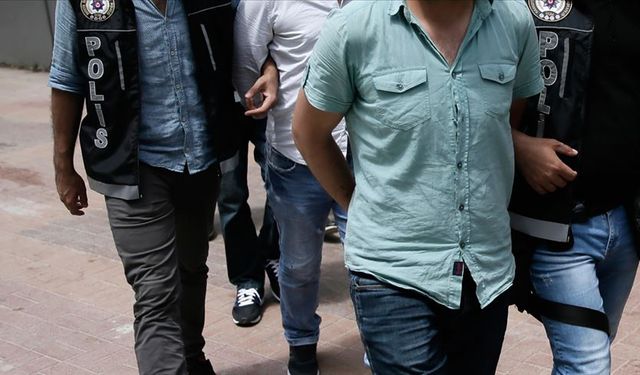 Müstehcen görüntülerle şantaj yapan çete yakalandı