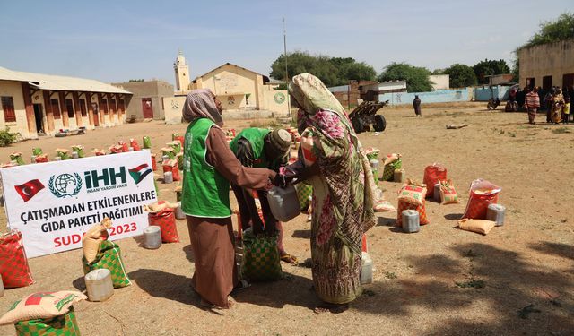 İHH'dan Sudanlı savaş mağdurlarına gıda desteği