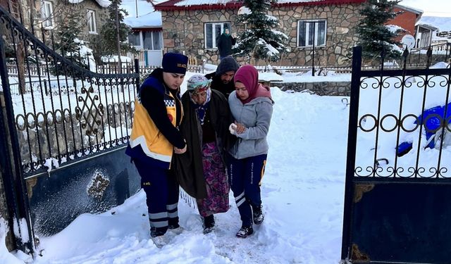 Önce yol açıldı, sonra hastalara ulaşıldı!