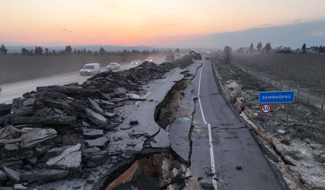 Depremin vurduğu yol 9 aydır onarılıyor!