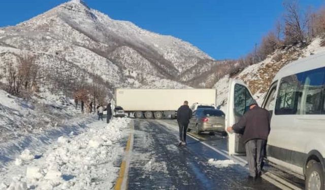 Şırnak-Hakkari yolu ulaşıma kapandı