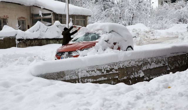 Doğu kar altında: 1277 yerleşim birimine ulaşım sağlanamıyor