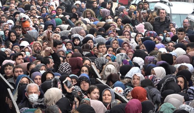 Ucuz tencere tabak için biribirlerini ezdiler!