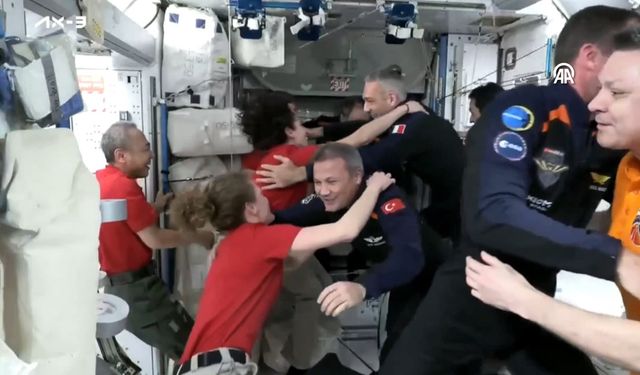 Türk astronot Gezeravcı istasyona giriş yaptı!