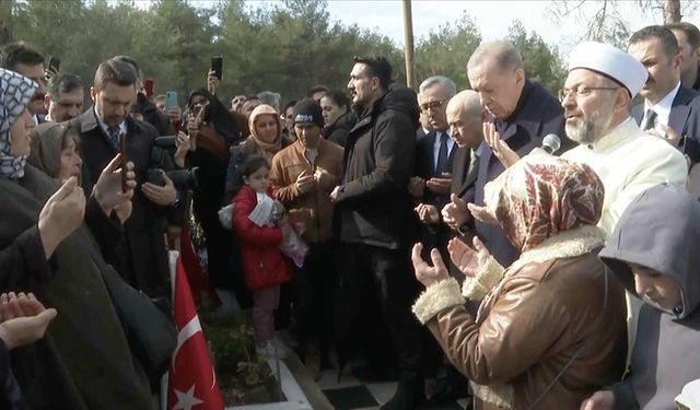 Erdoğan mezarlık ve depremzede aileyi ziyaret etti!