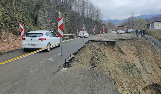 Trabzon'da karayolunda heyelan