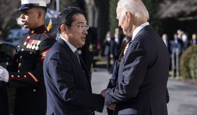 Japonya Başbakanı Kishida Biden ile bir araya geldi