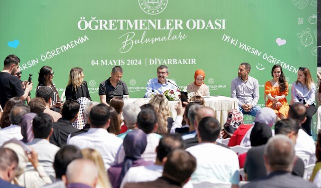 Bakan Tekin, Diyarbakır'da 'Öğretmenler Odası Buluşmaları'na katıldı!