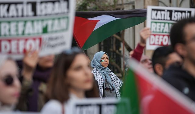Beyoğlu'nda Filistin için destek yürüyüşü