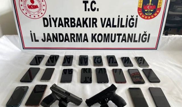 Diyarbakır’da aralarında avukatın da olduğu 9 şüpheli tutuklandı