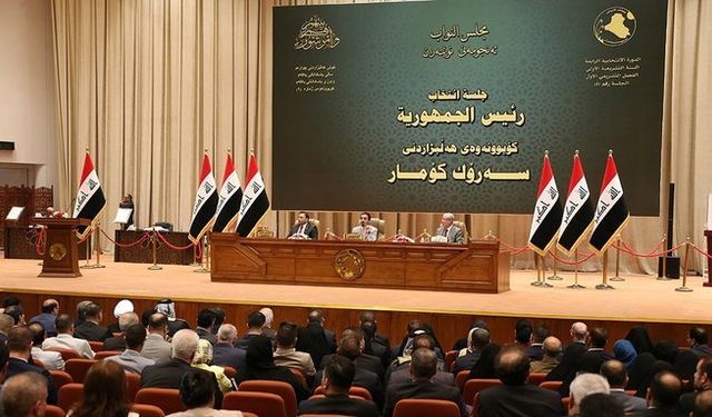 Irak Meclisi’nde milletvekilleri birbirine girdi