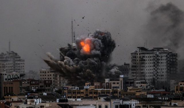 İsrail Lübnan'ın güneyine 18 hava saldırısı düzenledi