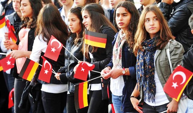 Yurt dışında 7,5 milyon Türk vatandaşı yaşıyor