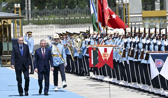 Erdoğan, mevkidaşını resmi törenle karşıladı!