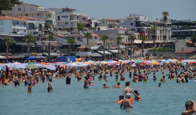 Bayramda tatilciler plajları tıklım tıklım doldurdu!