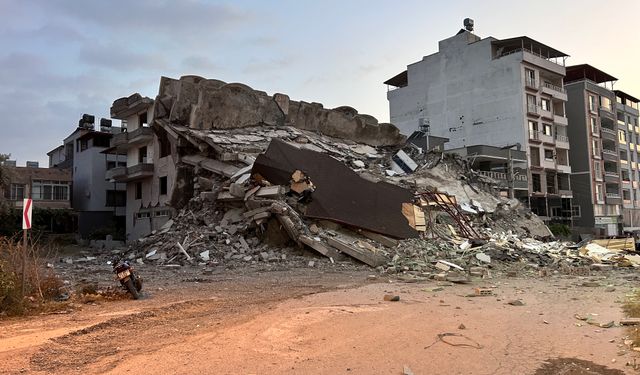 7 katlı bina korna sesiyle yıkıldı: Vatandaşa deprem etkisi yaşattı!