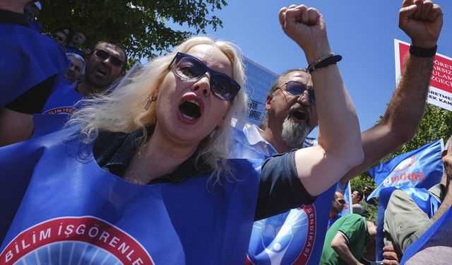 Öğretmenlik Mesleği Kanunu Teklifi protesto edildi!