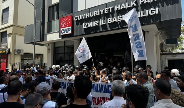 İş bırakan memurlar CHP'ye yürüdü!