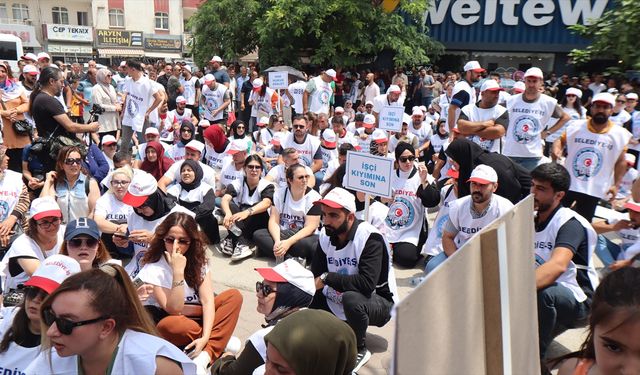 'İşe dönene kadar belediye önünde oturacağız'