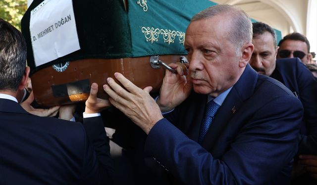 Cumhurbaşkanı Erdoğan Mehmet Doğan'ın tabutunu omuzladı!