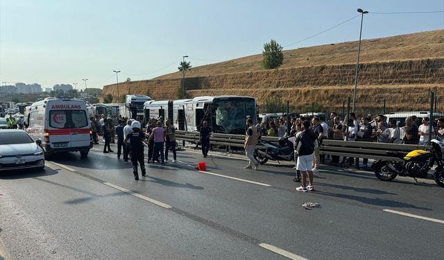 Küçükçekmece'de metrobüs kazası: Ölü ve yaralılar var