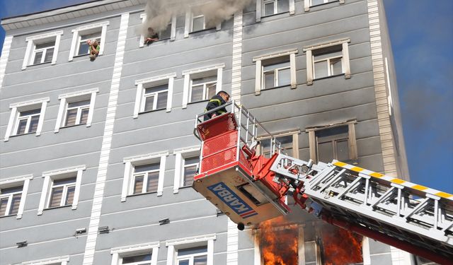 Otelde yangın: 10 kişi hastaneye kaldırıldı!