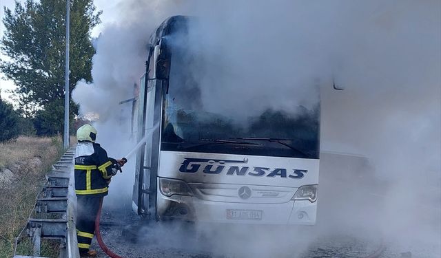 Faciadan dönüldü: Yolcu otobüsü kül oldu!