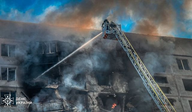 Rusya Harkov’da içinde sivillerin bulunduğu binayı vurdu