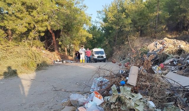 Babasının cesedini bidona koyup çöpe atmış!