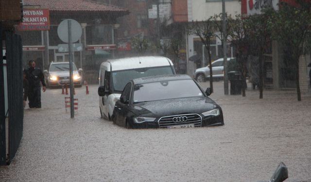 Trabzon'u şiddetli yağış vurdu!