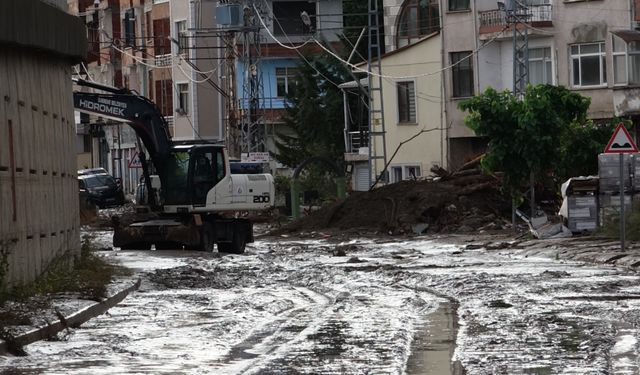 Sel suları çekildi, ortalık çamur deryasına döndü!