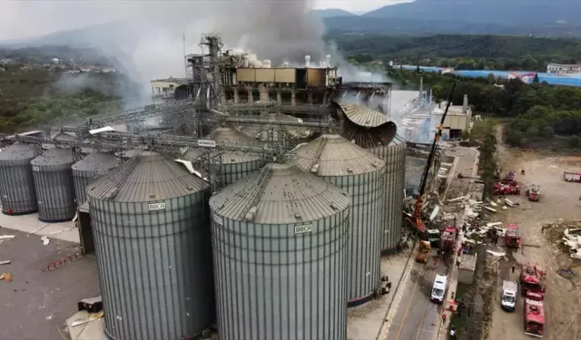 Sakarya’da fabrikadaki patlama anı kamerada