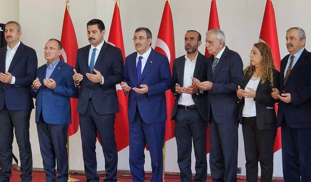 ŞANLIURFA’DA TARİHİ GÜN! Şenyaşar ile Yıldız aileleri arasında barış sağlandı