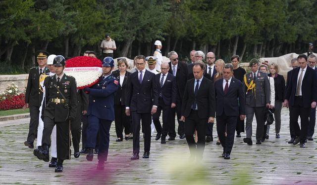 Finlandiya Cumhurbaşkanı Anıtkabir'i ziyaret etti!