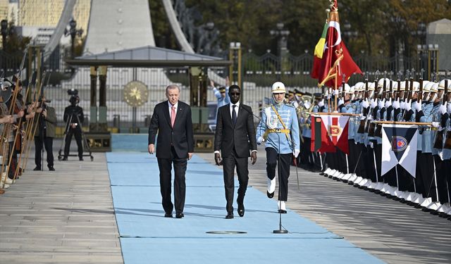 Senegal Cumhurbaşkanı resmi törenle karşılandı!