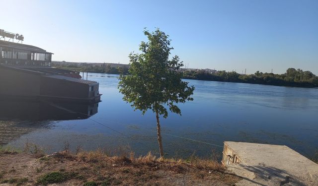 Fırat Nehri'nde erkek cesedi bulundu