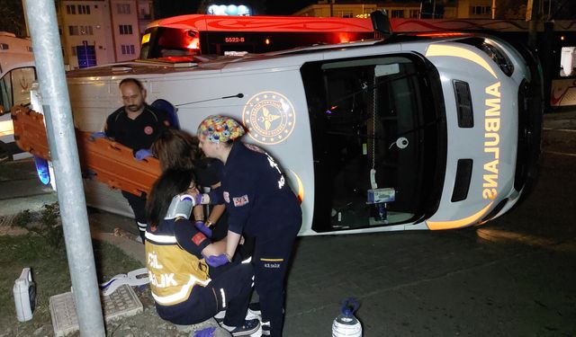 Samsun'da tramvay ile ambulans çarpıştı!